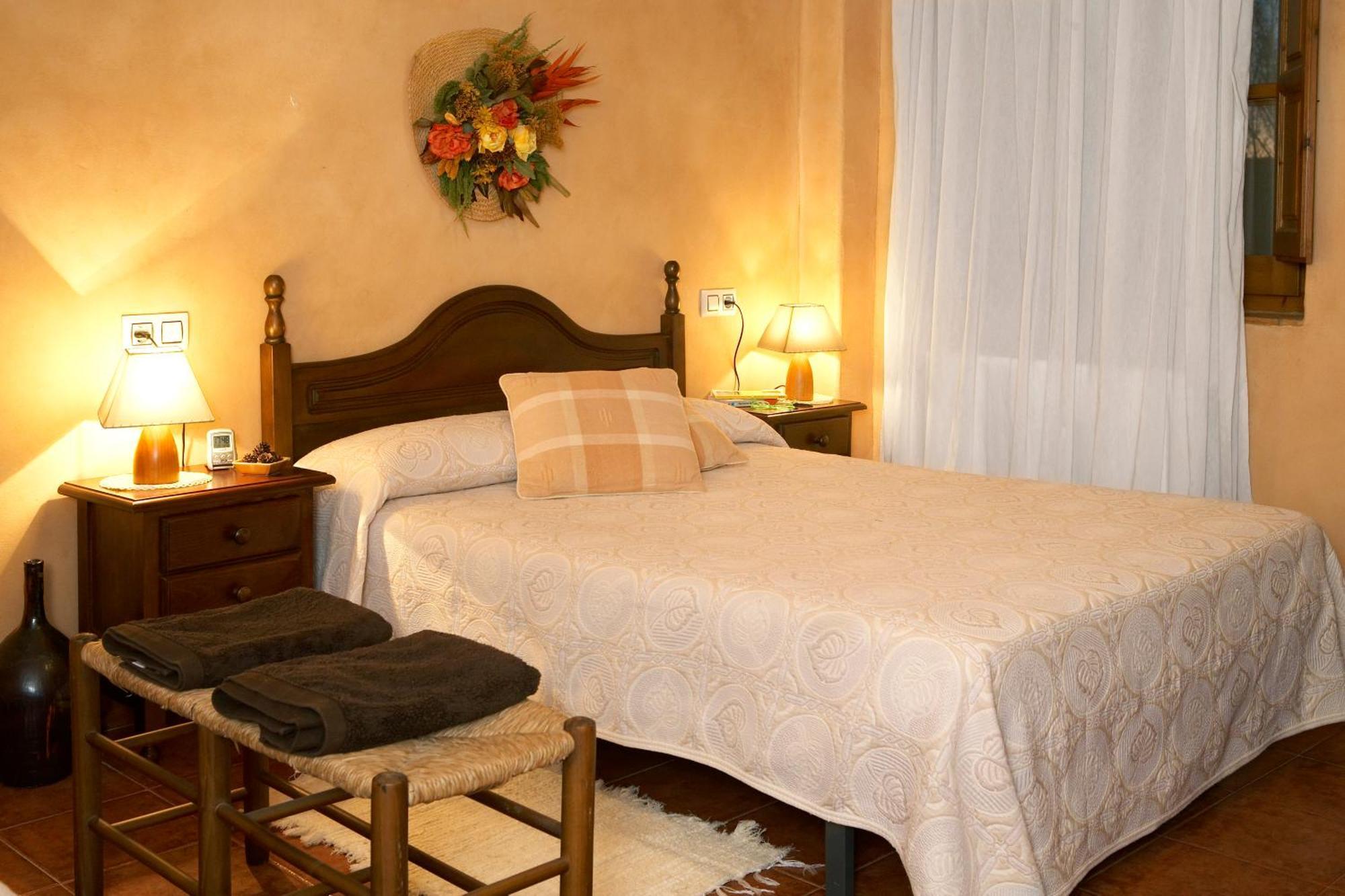 Turisme Rural Ca L,Anguila Guest House Peratallada Ngoại thất bức ảnh