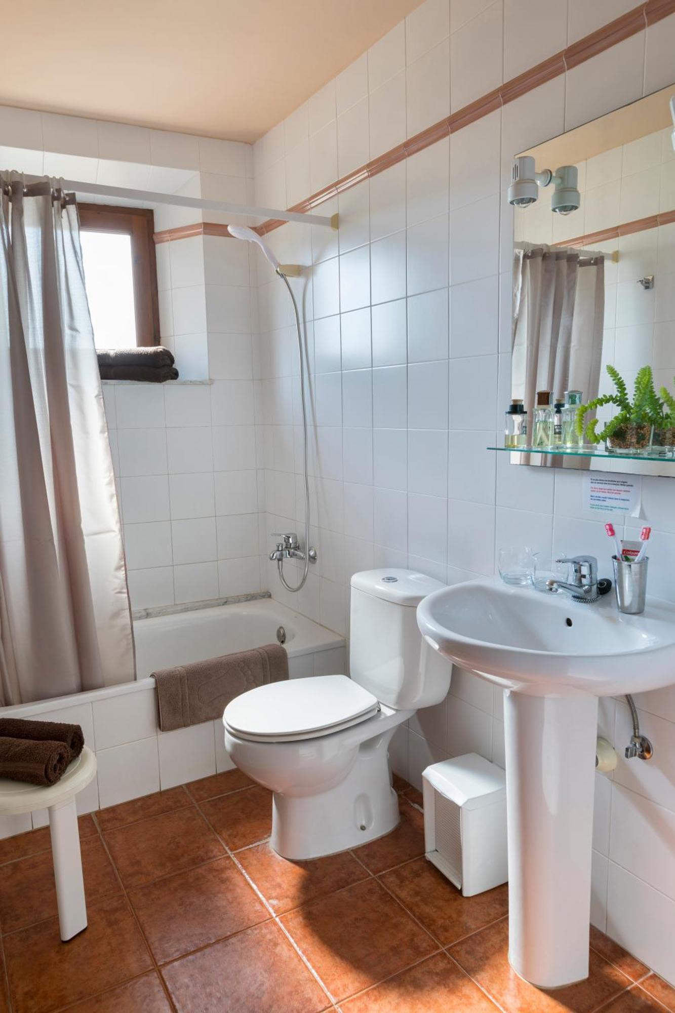 Turisme Rural Ca L,Anguila Guest House Peratallada Ngoại thất bức ảnh