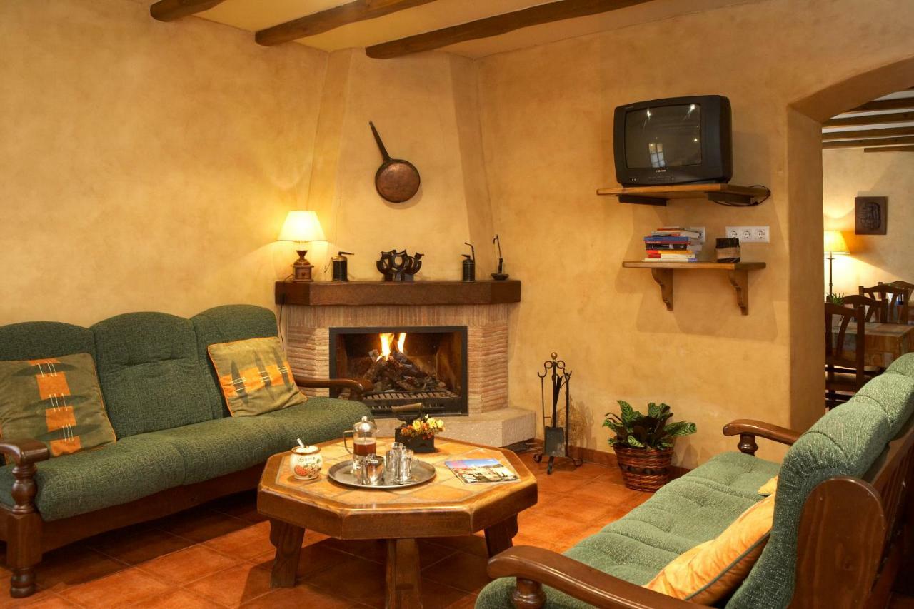 Turisme Rural Ca L,Anguila Guest House Peratallada Ngoại thất bức ảnh