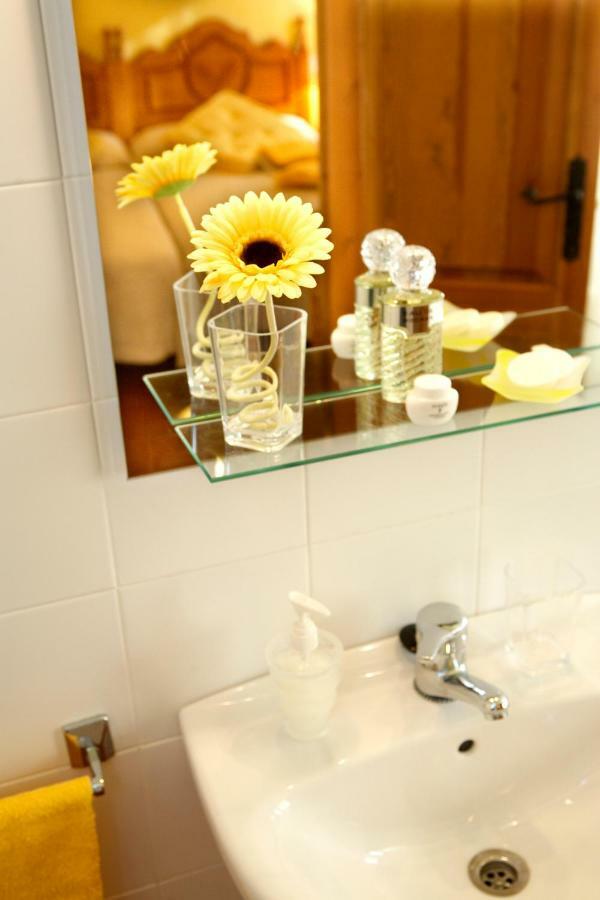 Turisme Rural Ca L,Anguila Guest House Peratallada Ngoại thất bức ảnh