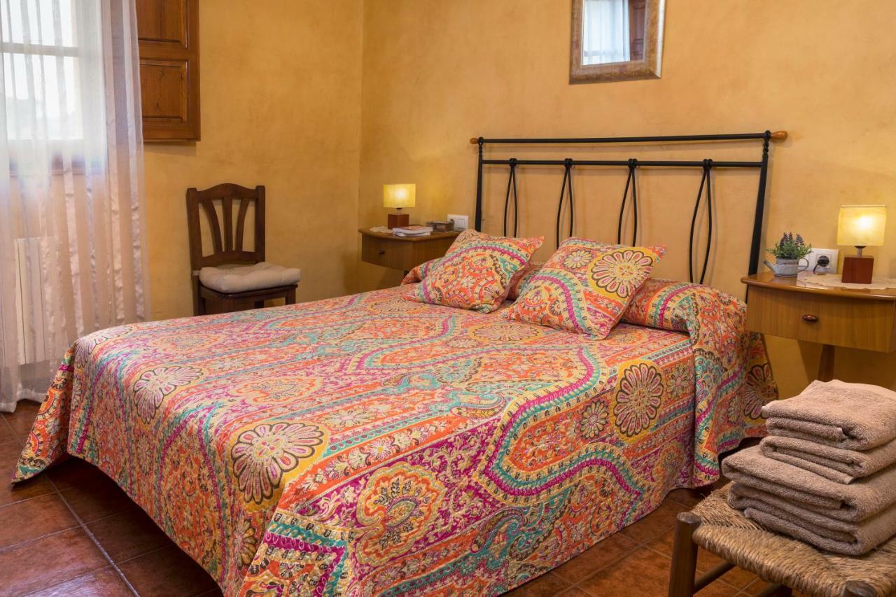 Turisme Rural Ca L,Anguila Guest House Peratallada Ngoại thất bức ảnh